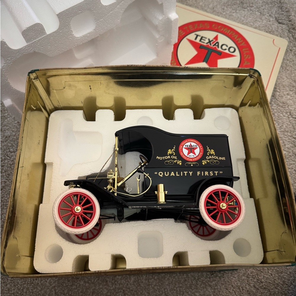 Texaco 1913 Ford Model T Collector in Box